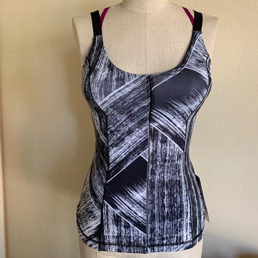 Final Sale!! Lululemon Hot to Street Tank NWT 2